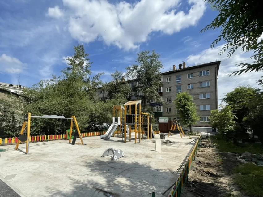 Двор по улице Ингодинской в Чите благоустраивают благодаря господдержке